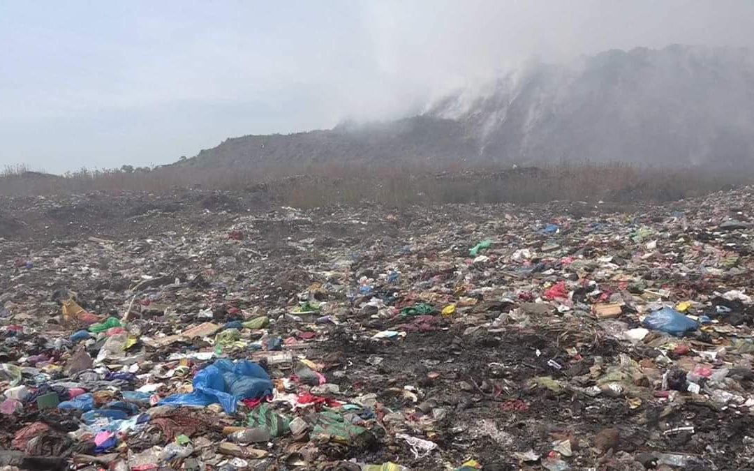 Guinée Conakry - Montagne de déchets - décharge Dar el Salem