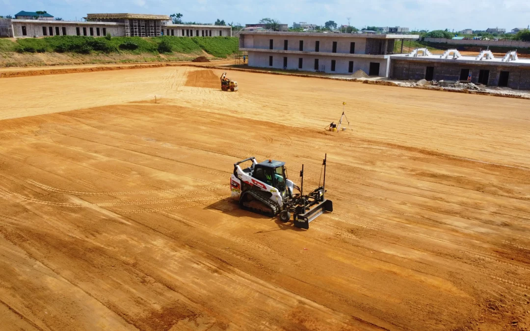 Terrains sportifs ASEC MIMOSAS en Côte d'Ivoire (2 naturels et 1 synthétique) - aire d'entrainement - court de tennis - station de pompage